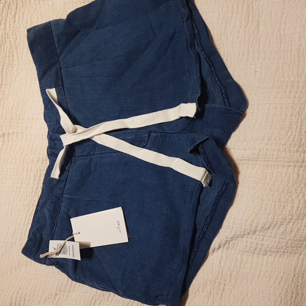 Aritzia Wilfred size 4 chambray denim shorts